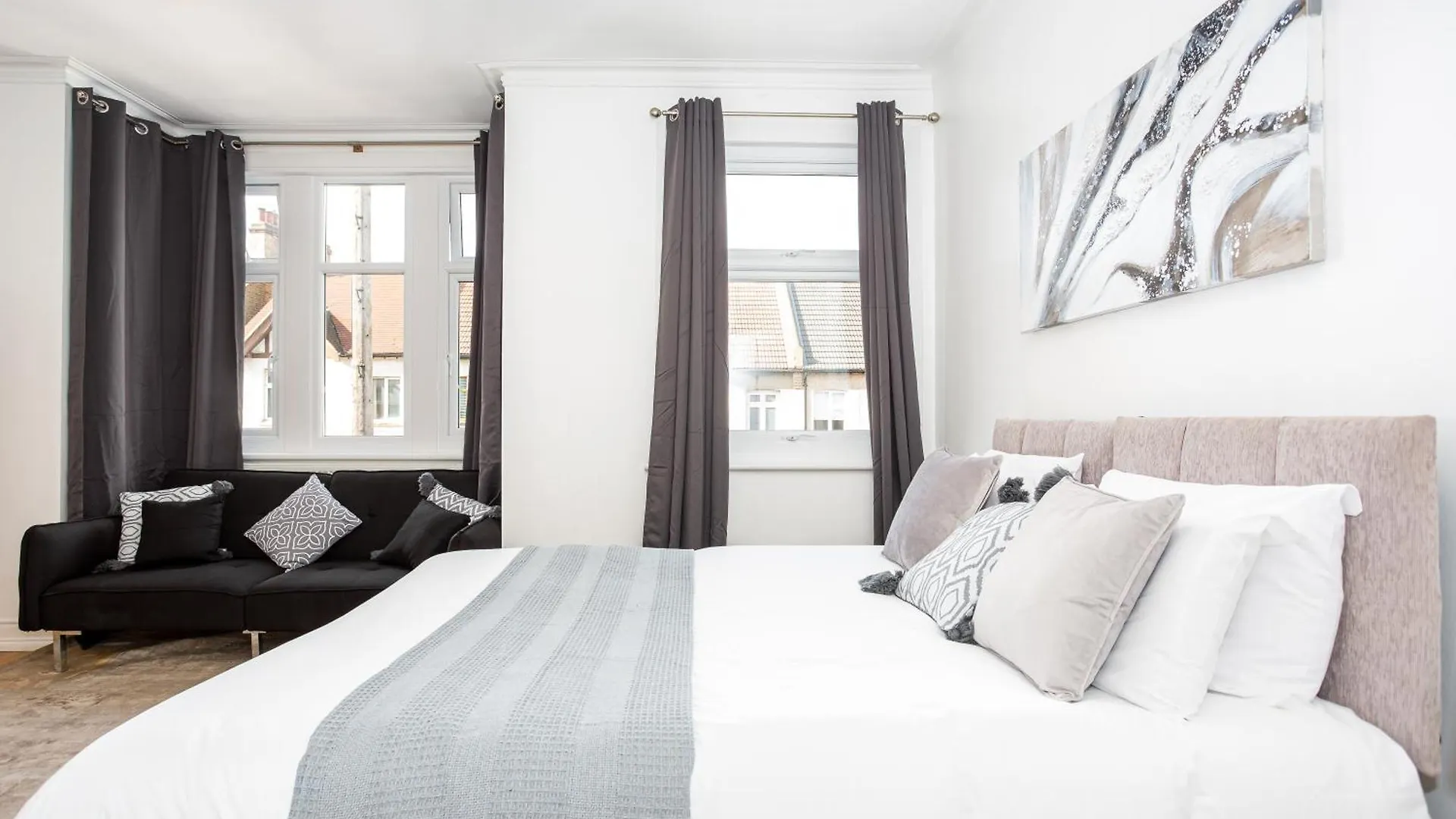 Large 3 Bedroom House With On-Street Parking - Sleeps 11! Southend-on-Sea United Kingdom